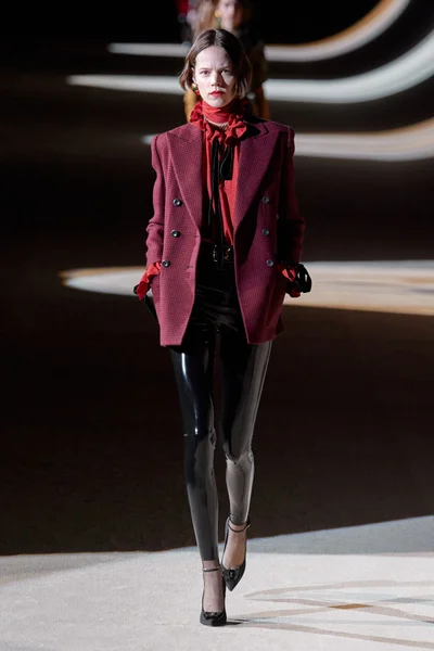 Look 49